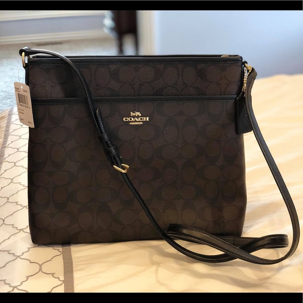 🌷Coach File Crossbody In Signature Canvas NWT.